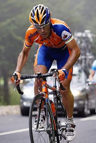 Oscar Freire Rabobank) not enjoying the climb.