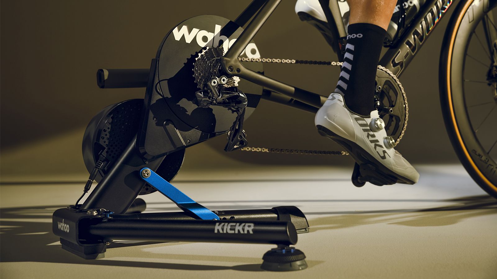 Wahoo KICKR WFBKTR118 (現行最新型) p8prZRGroAX5ntE3LyNLg8-1600-80.jpg