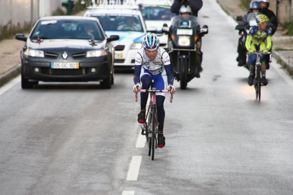 Just before the Picota climb Ricardo Mestre and Cesar Fonte are the two remaining riders breakaway riders.