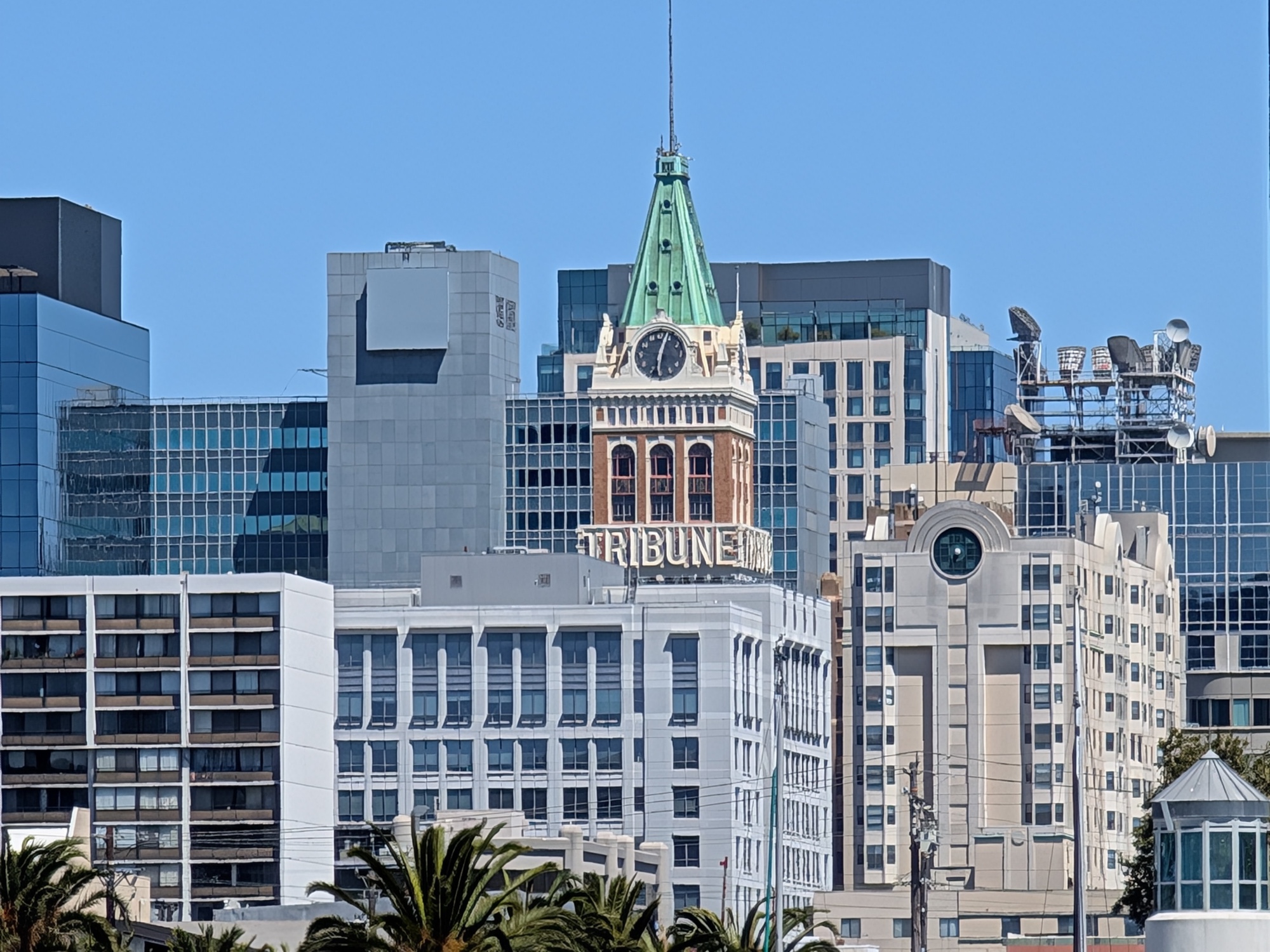 tribune building at 15x zoom by pixel 9 pro