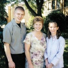 Jessyca Mullenberg as a child with family.