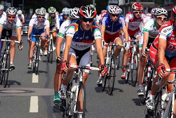 Marianne Vos (DSB Bank) wears the World Cup leader's jersey. By the end of the race, she sealed the series and became World Cup Champion, 2009.