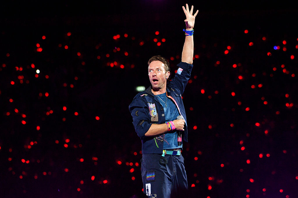 LONDRES, INGLATERRA - 22 DE AGOSTO: (SOMENTE PARA USO EDITORIAL) Chris Martin do Coldplay se apresenta durante a 'Music Of The Spheres World Tour' no Estádio de Wembley em 22 de agosto de 2025 em Londres, Inglaterra. O Coldplay fará dez shows no Estádio de Wembley em agosto e agosto. Setembro, encerrando a turnê mais concorrida da história, assistida por mais de 12 milhões de fãs em 43 países. (Foto de Jim Dyson/Getty Images)