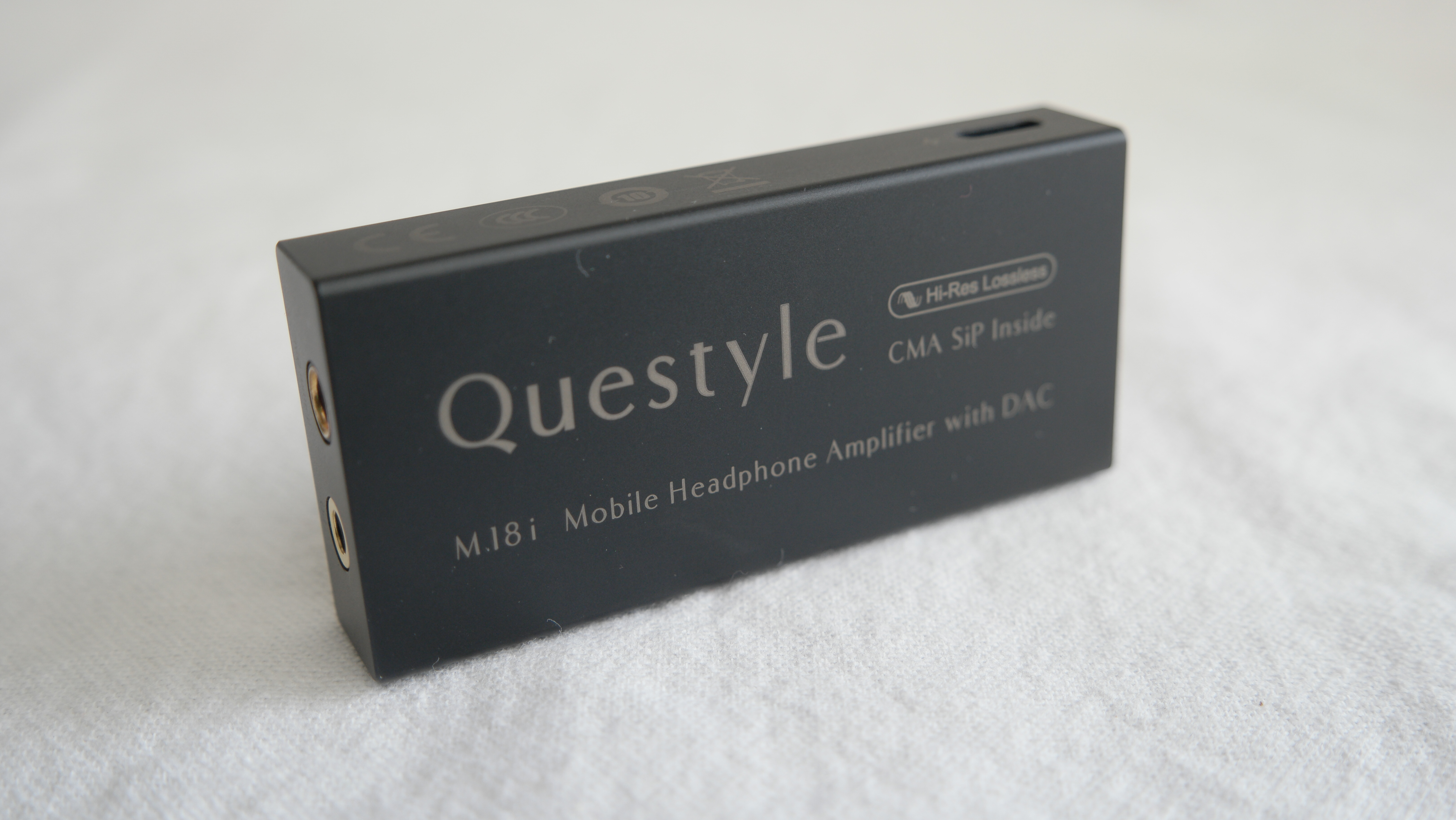 Questyle M18i branding