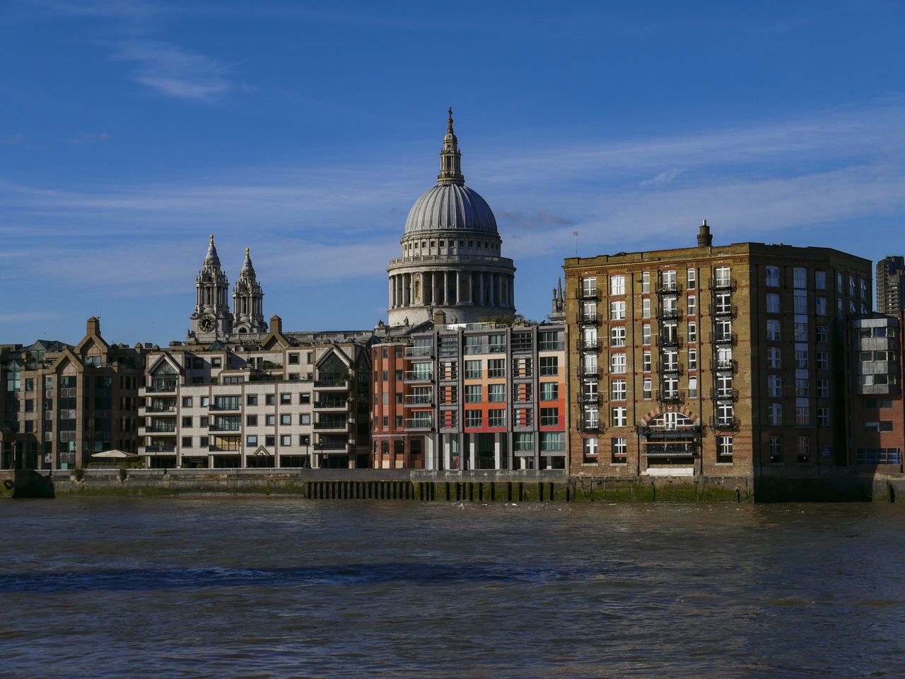 Panasonic Lumix LX100 II sample gallery: the river thames on a sunny day