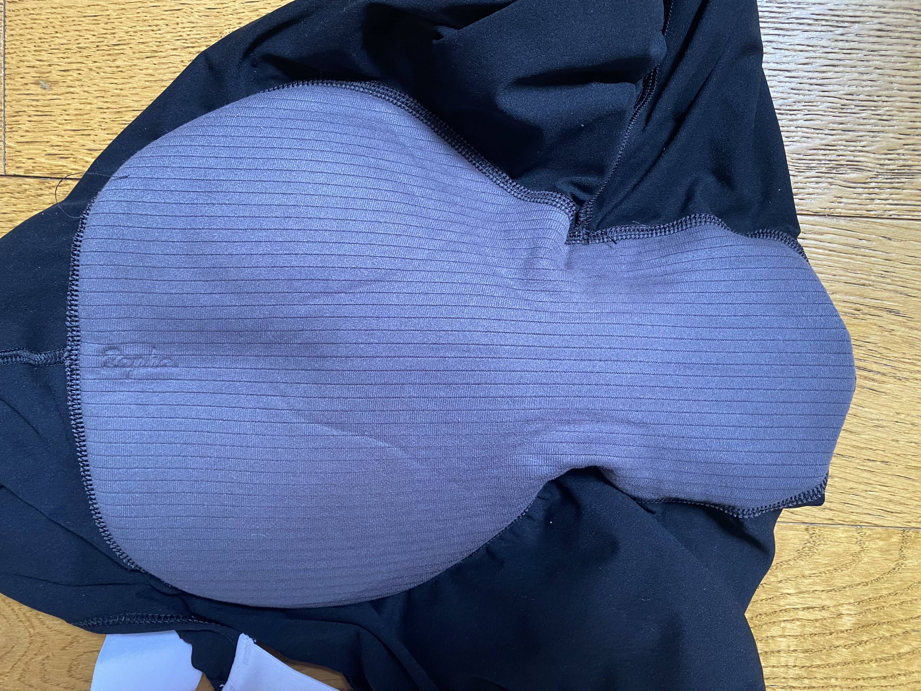Smooth topsheet on chamois