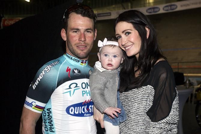 Mark Cavendish with daughter Delilah and fianc&eacute;e Peta Todd