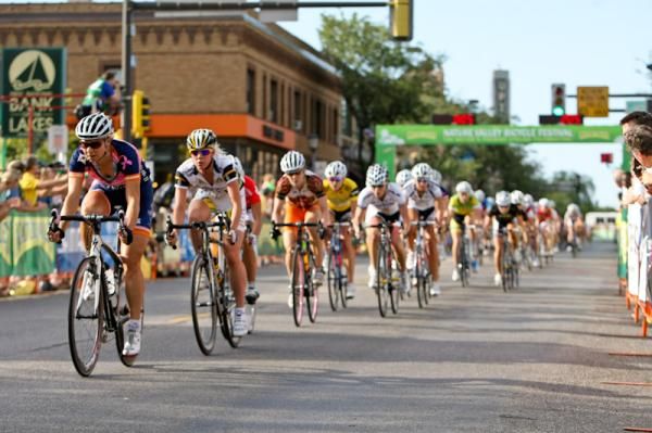 Robin Farina (Vera Bradley Foundation) leads the first lap.