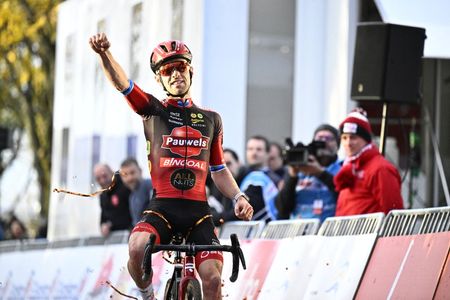 Eli Iserbyt celebrates his World Cup victory in Troyes
