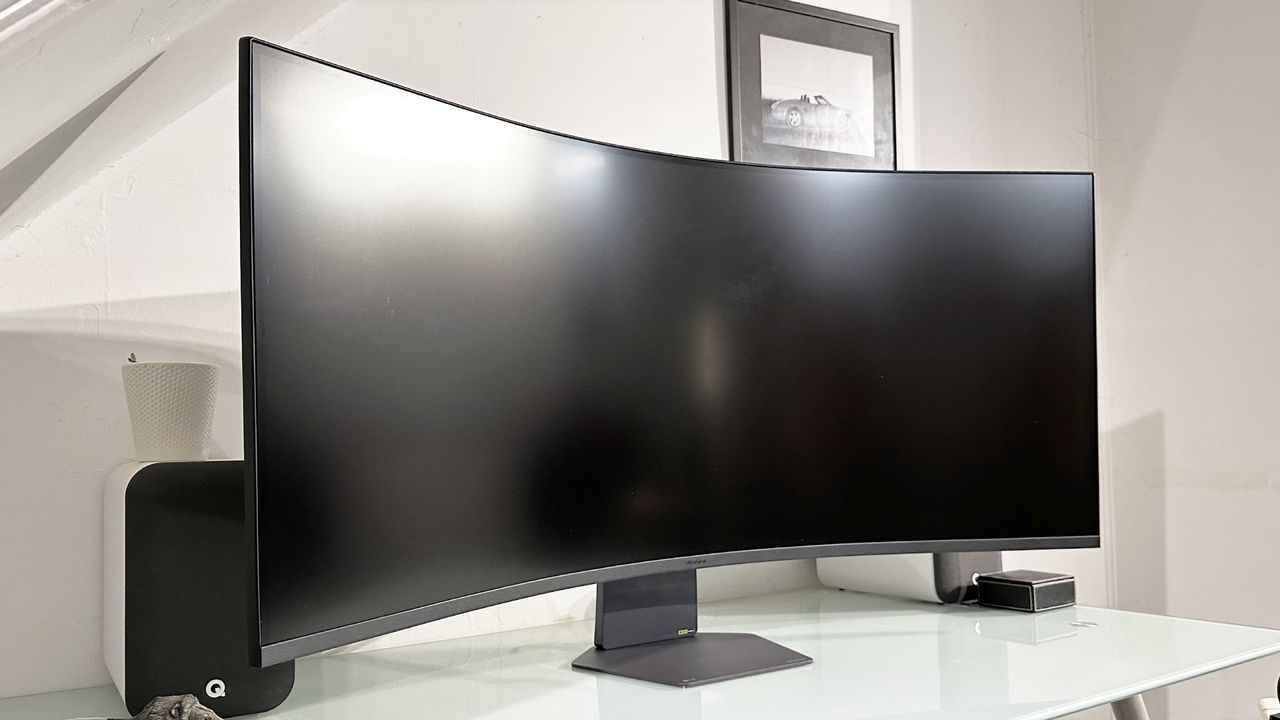 LG UltraGear 52G930B gaming monitor