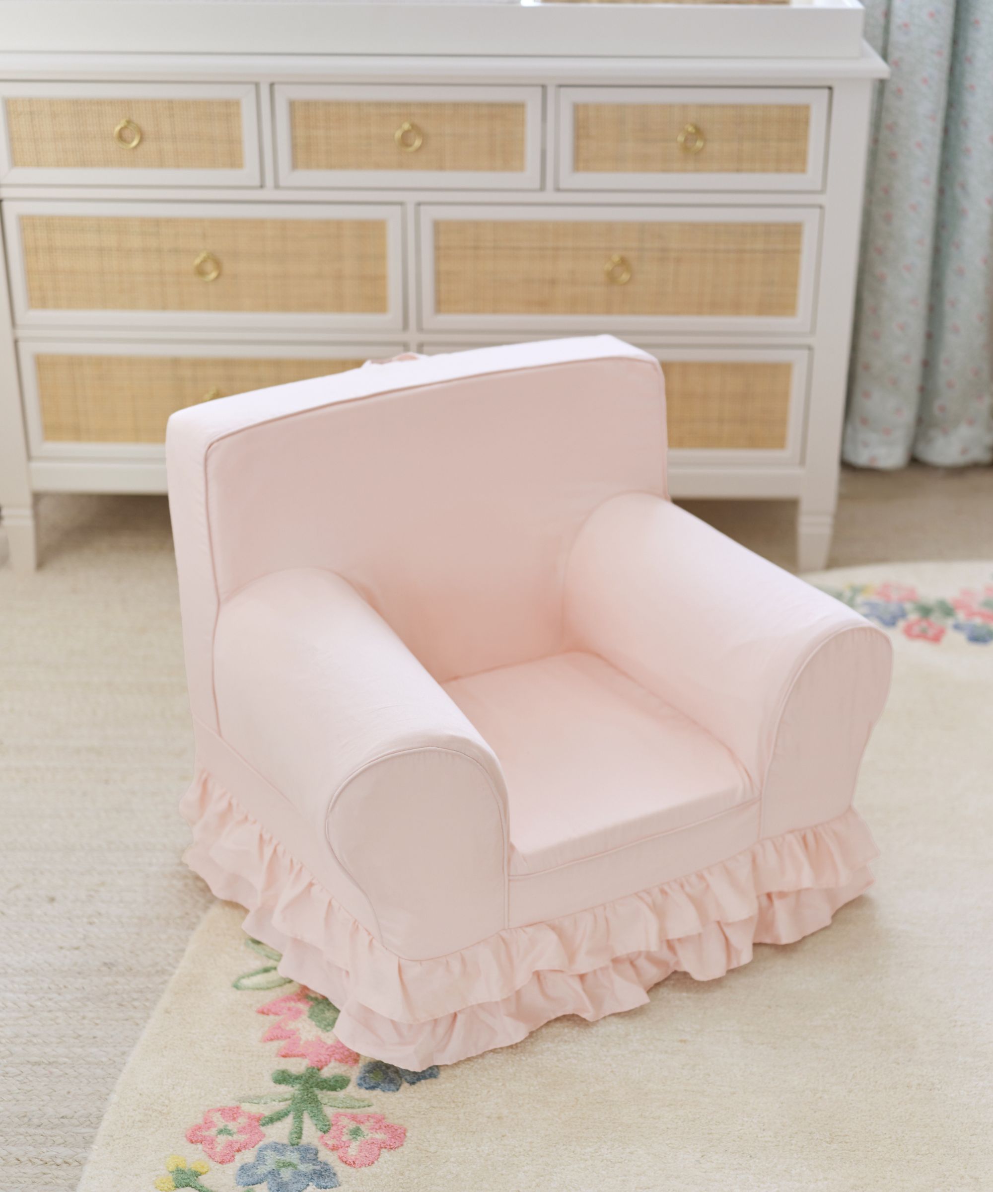 pottery barn pics of taylor and tay lautner's nursery