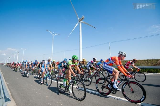 The peloton on stage 4 of the Tour of Taihu Lake.