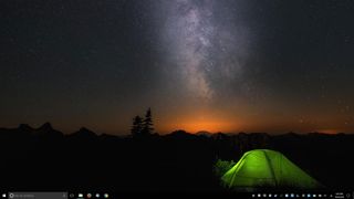 This is my 'normal' desktop; when the problem happened, the system tray only showed three icons.