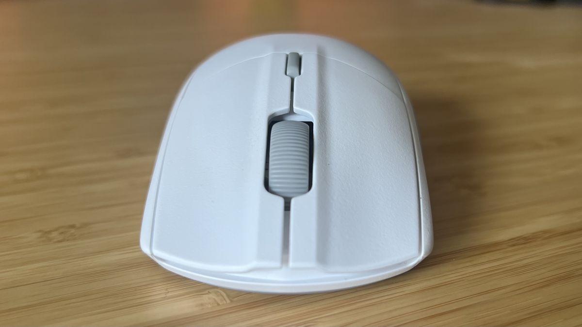 Front view of SteelSeries Rival 3 Wireless Gen 2 main clicks with scroll wheel in the middle