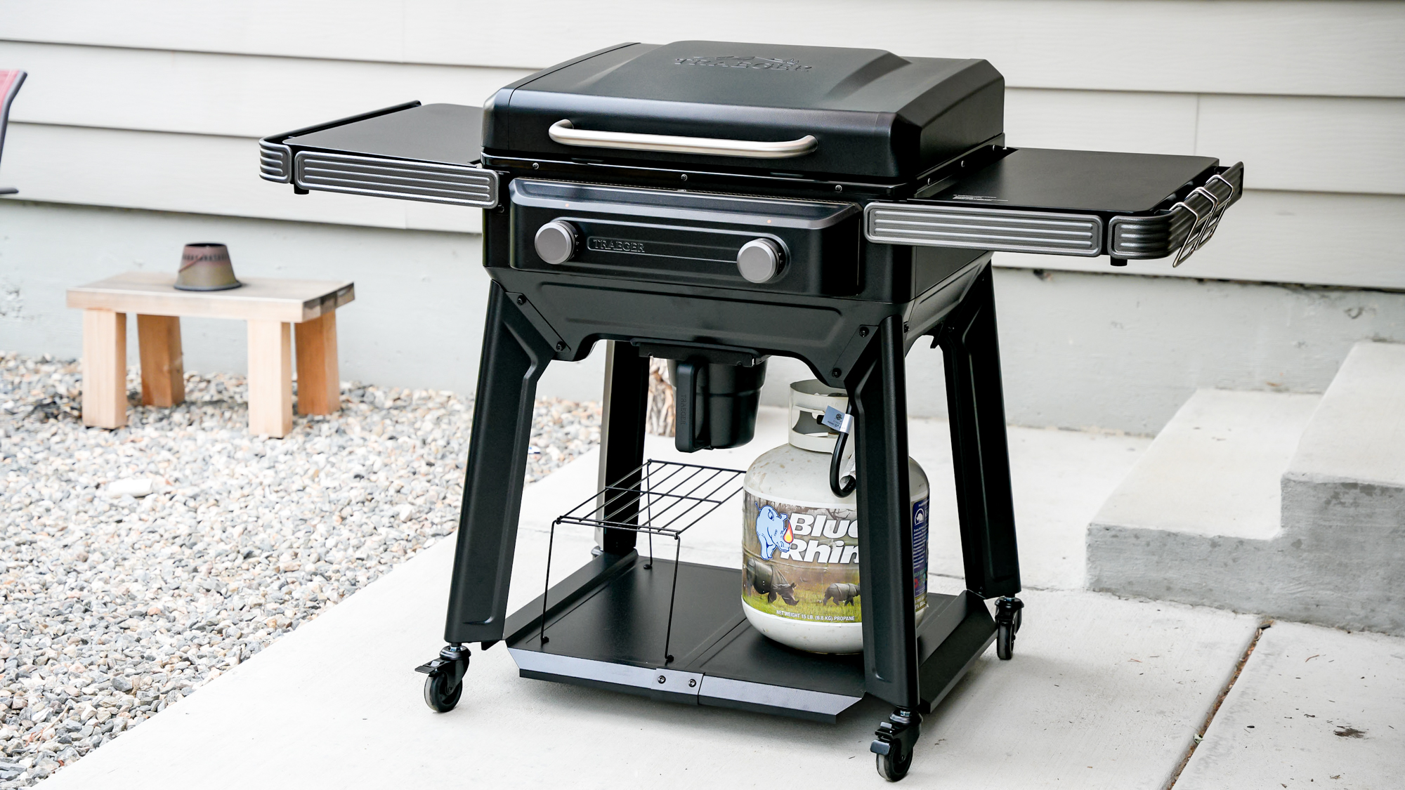 Traeger Flatrock 2 Zone Griddle in a back yard