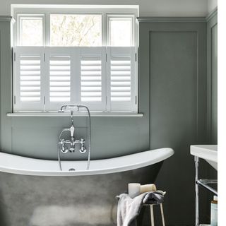 bathroom with bathtub