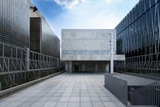 Sony Park Ginza and its brutalist volume, with meshed exterior and concrete interior