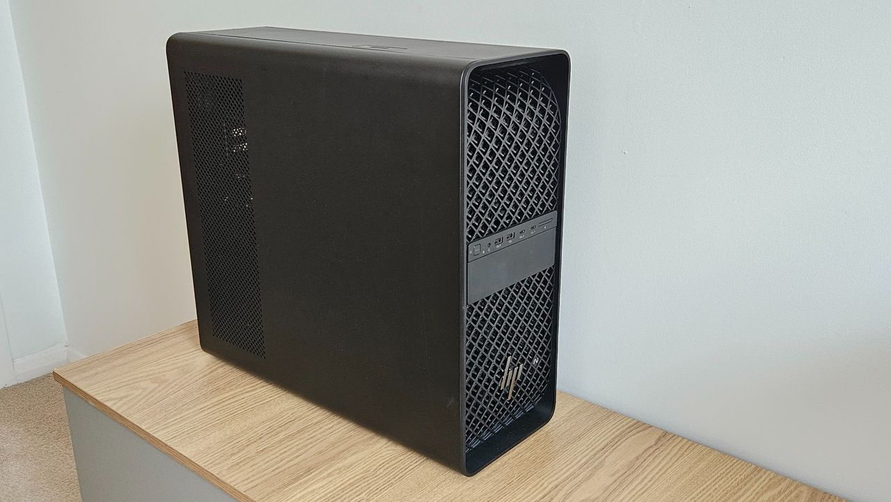 The HP Z4 G6i Workstation on a desk