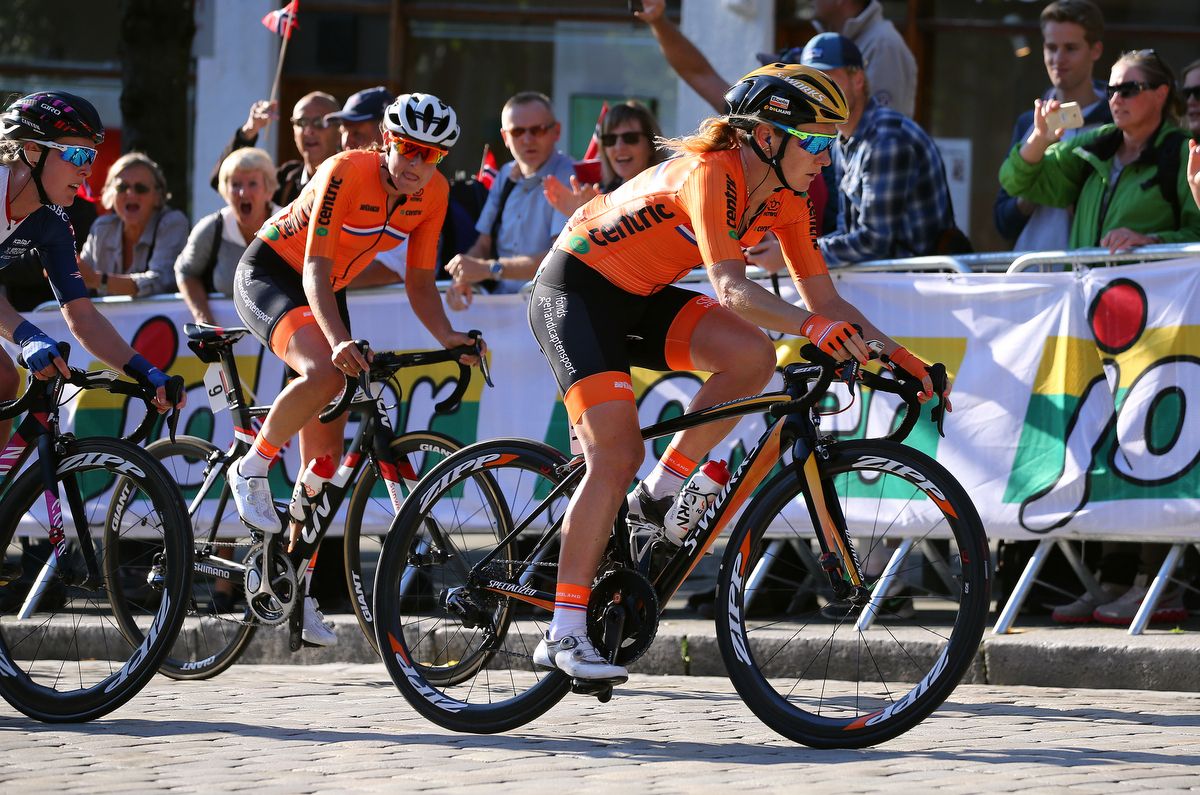 Amy Pieters (Netherlands) controlling