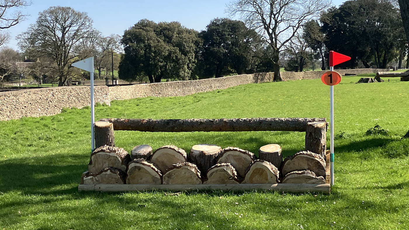 Badminton grassroots cross-country course: fence one BE90