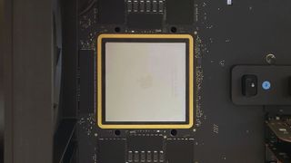 Mac Pro の Apple M2 Ultra