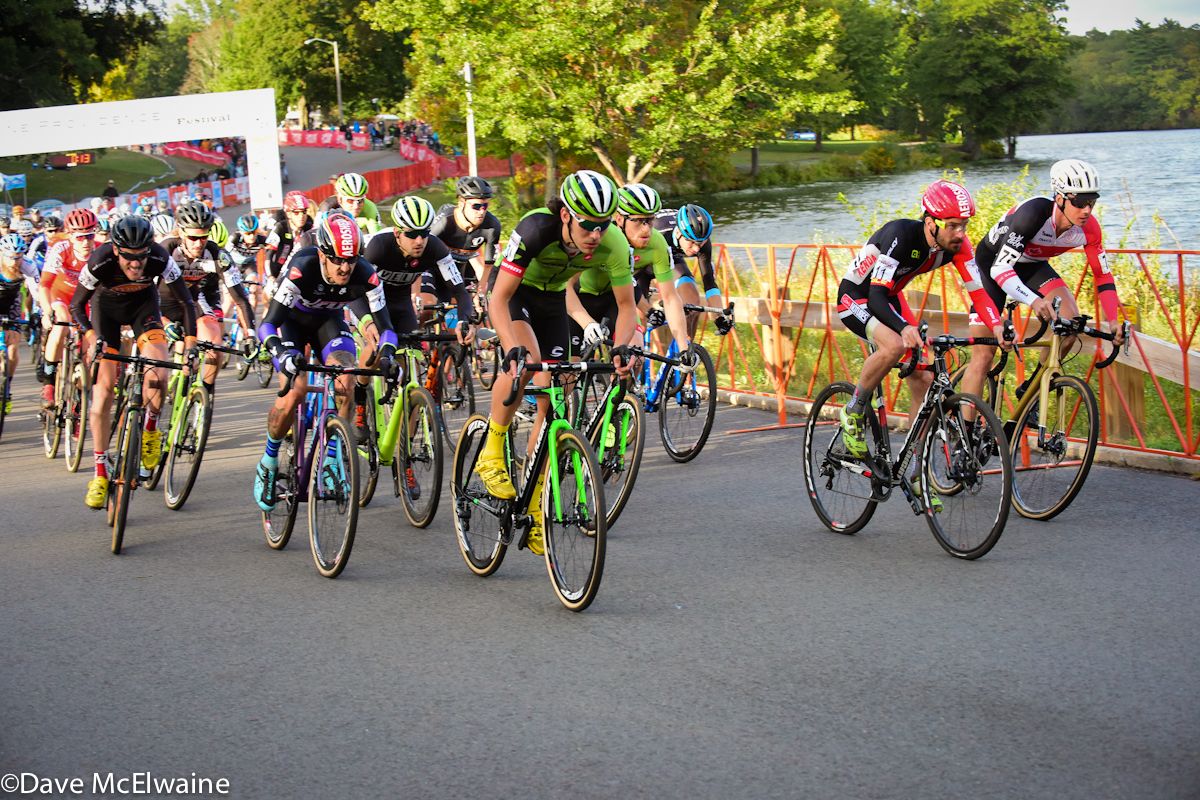 Curtis White (Cannondale) taking the hole-shot and heading onto the starting loop