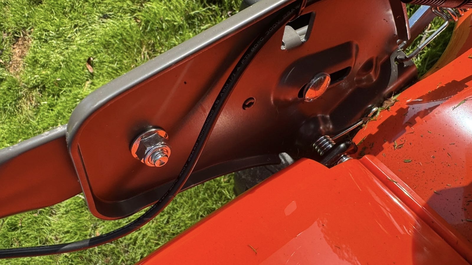 Husqvarna LC 251iS review