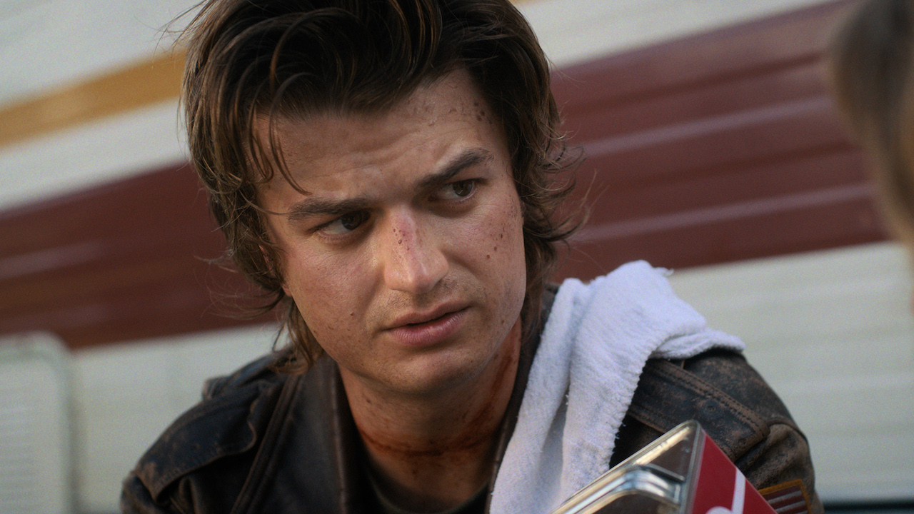 Joe Keery Has Thoughts About Stranger Things Fans Still Obsessing Over His  Hair  Cinemablend