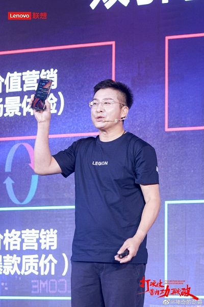 Lenovo Mobile China GM Chen Jin with Razr 2022