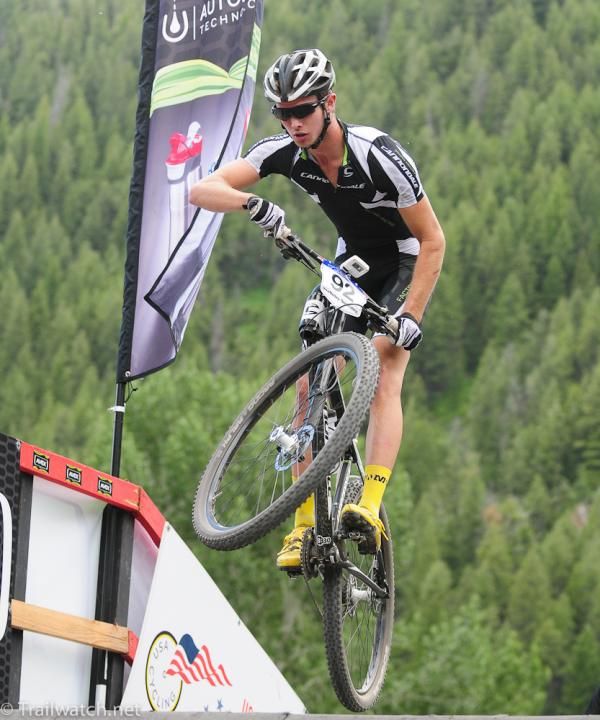 Taylor Smith (Cannondale) entertaining the crowd at the flyover