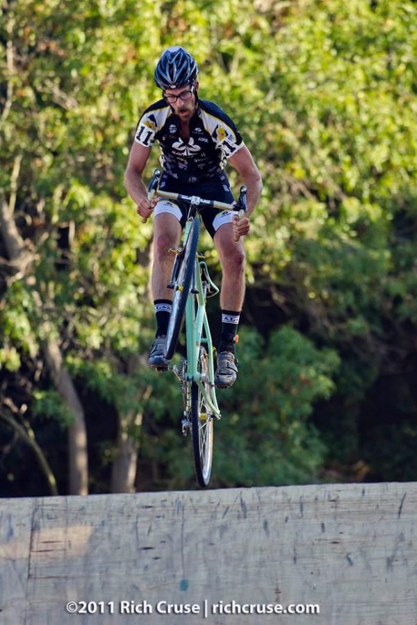 Scott Chapin (Bay101-HRS-Rocklobster) airs it out on the fly-over.
