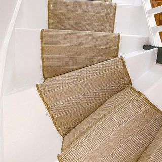 turning tricky staircase corner with rug