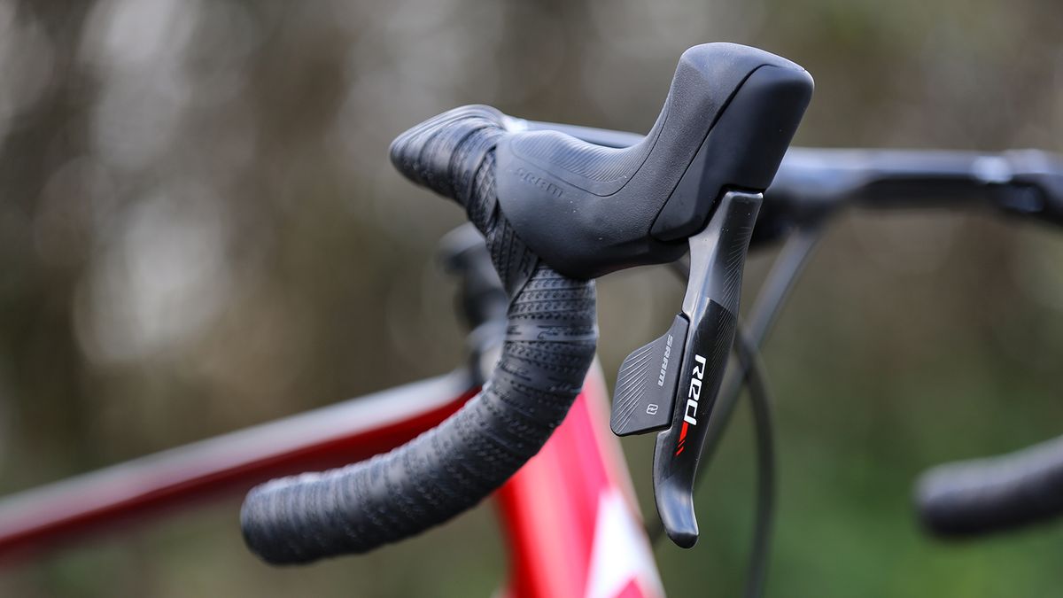 SRAM Red eTap HRD levers are larger than the rim brake versions to accommodate the hydraulics system for the brakes