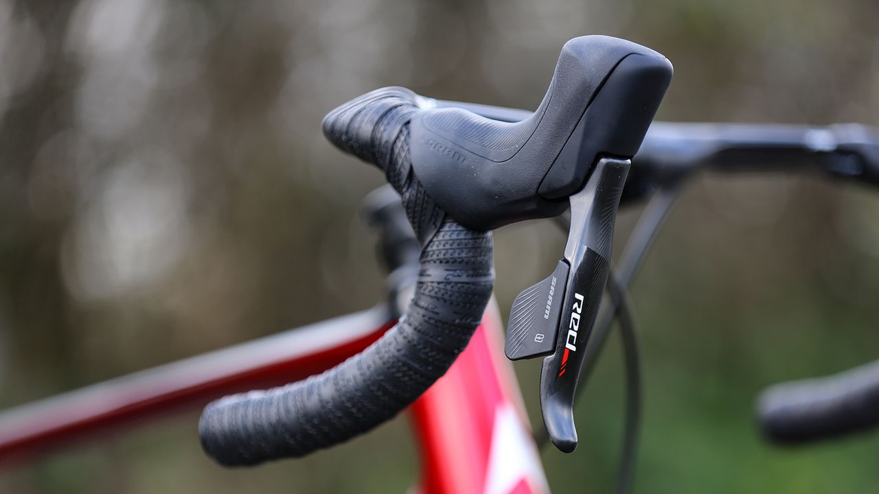 SRAM Red eTap HRD levers are larger than the rim brake versions to accommodate the hydraulics system for the brakes