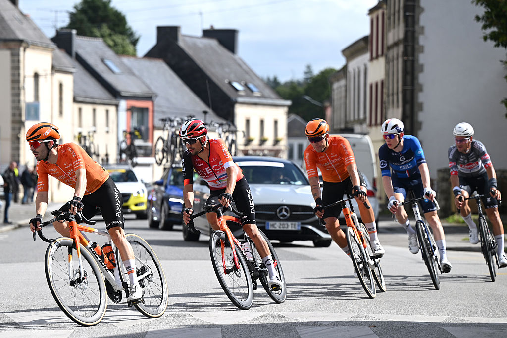 PLOUAY, FRANCE - AUGUST 31: (L-R) Andoni Lopez De Abetxuko of Spain and Team Euskaltel - Euskadi, Oscar Rodriguez of Spain and Team INEOS Grenadiers, Iker Mintegi of Spain and Team Euskaltel - Euskadi, Lewis Askey of Great Britain and Team Groupama - FDJ and Silvan Dillier of Switzerland and Team Alpecin - Deceuninck compete in the breakaway during the 89th Bretagne Classic - Ouest-France 2025 a 261.7km stage from Plouay to Plouay / #UCIWT / on August 31, 2025 in Plouay, France. (Photo by Luc Claessen/Getty Images)