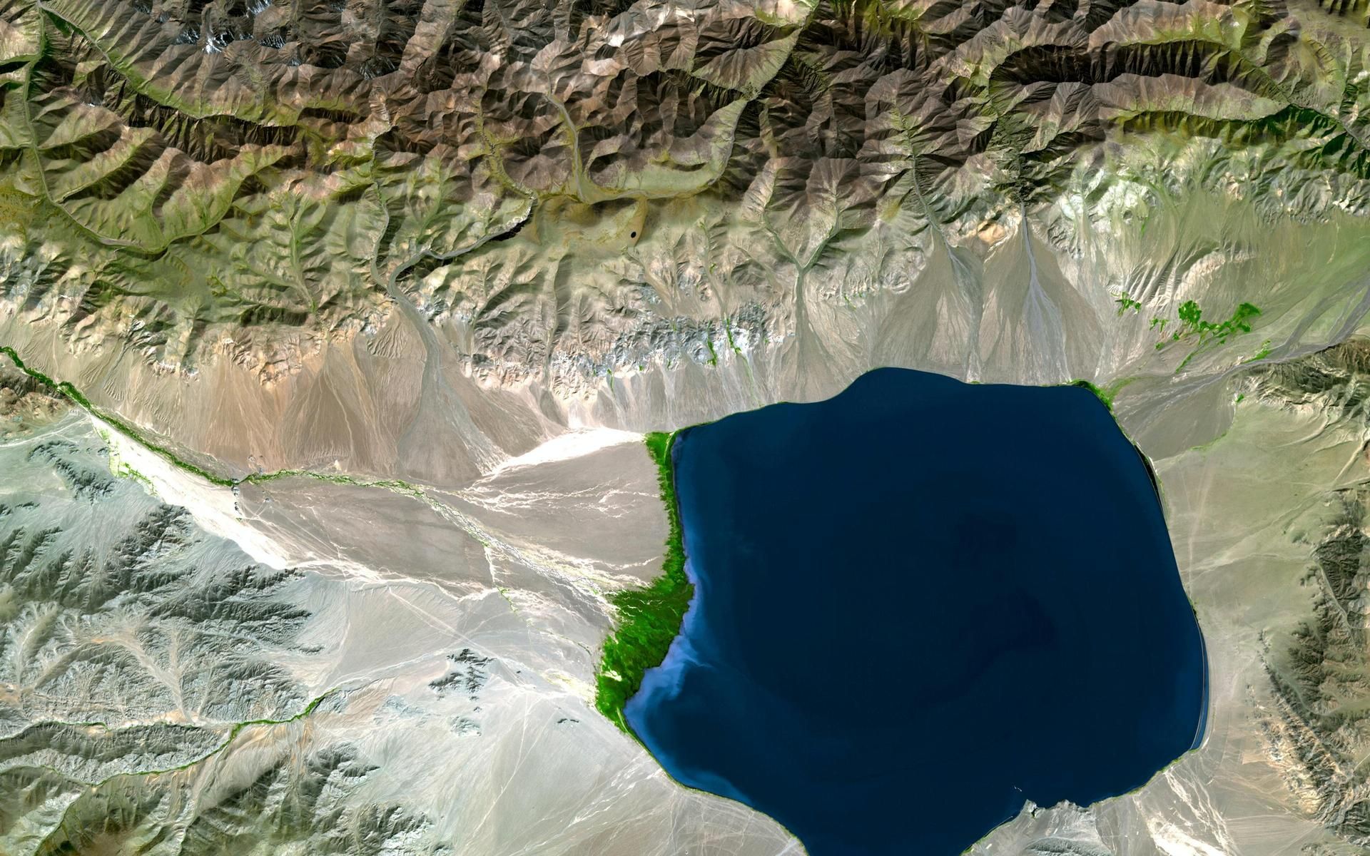 Котловина больших озер. УВС нуур озеро. Убсу-Нур Монголия. Озеро Убсу-Нур. Озеро УВС Монголия.