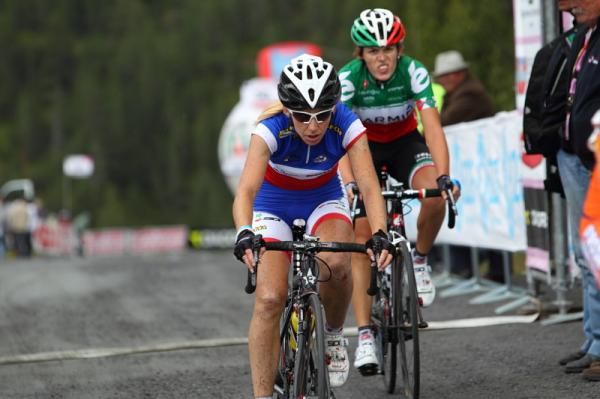Two National Champions, Christel Ferrier-Bruneau (Gauss Rdz Ormu) and Noemi Cantele (Garmin-Cervelo) at the finish