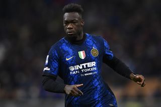 Felipe Caicedo in action for Inter against Fiorentina in March 2022.