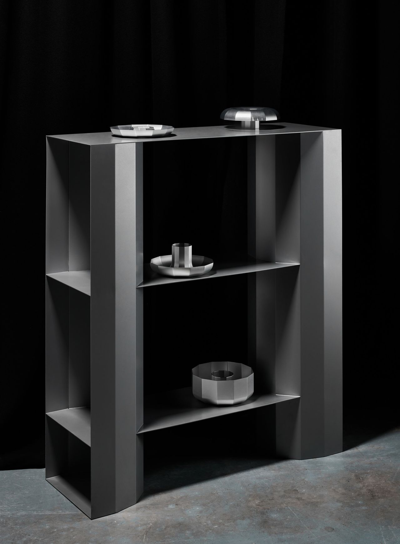 MMR Studio shelves made of aluminium