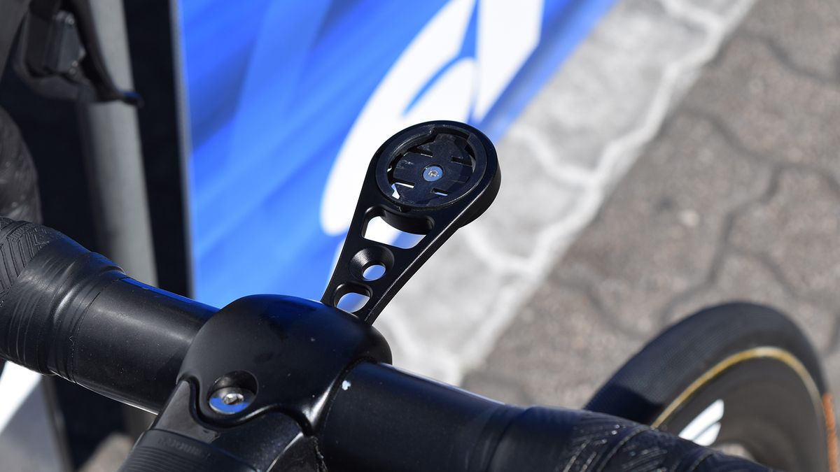 The stem comes with an integrated mount