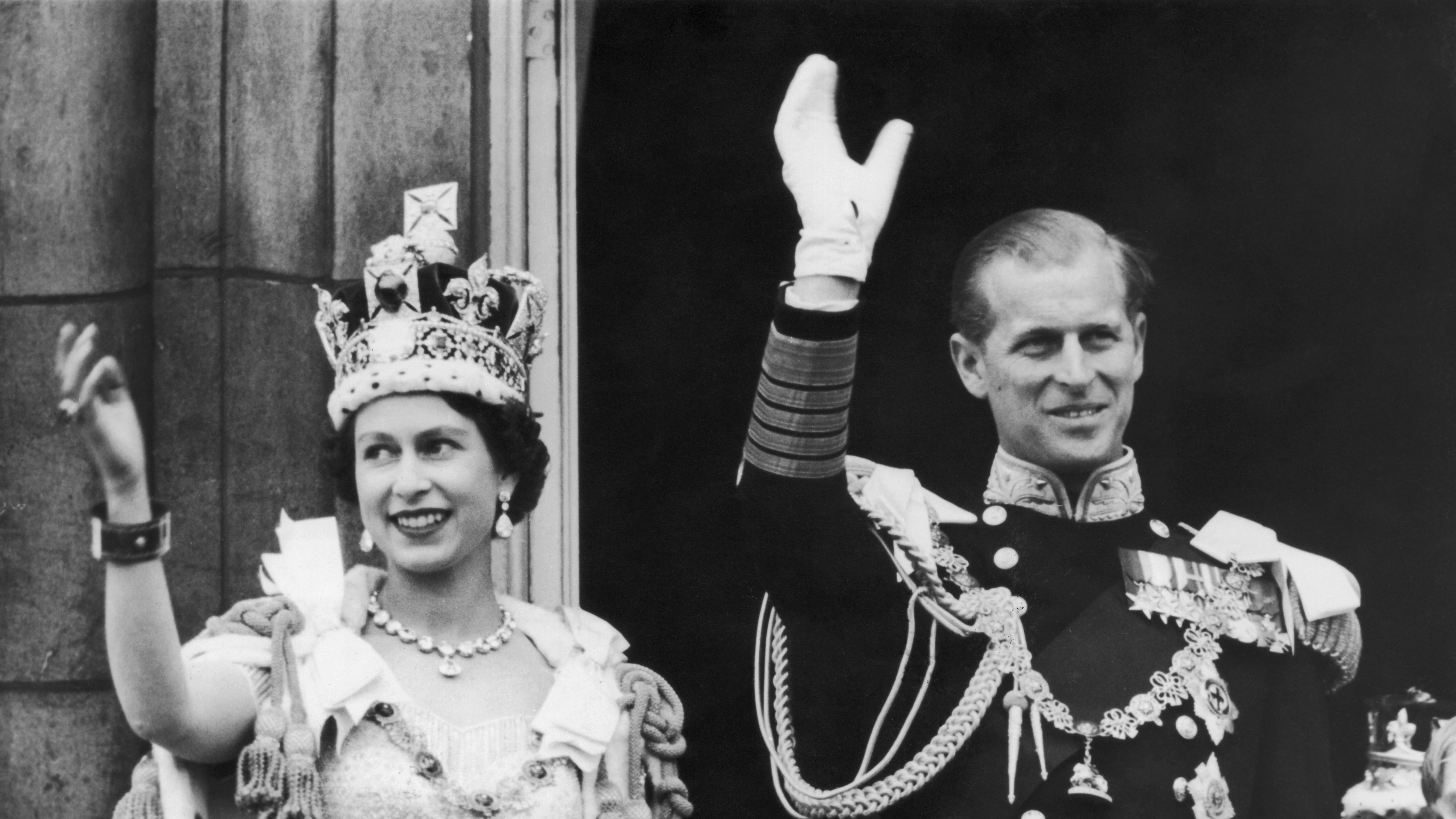 queen elizabeth and king of ghana dancing