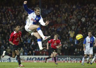 Blackburn, UNITED KINGDOM: Blackburn Rovers' David Bentley scores the opening goal against Manchester United during their English Premiership soccer match at Ewood Park, in Blackburn, 01 February 2006. AFP PHOTO/PAUL ELLIS Mobile and website use of domestic English football pictures subject to subscription of a license with Football Association Premier League (FAPL) tel : +44 207 298 1656. For newspapers where the football content of the printed and electronic versions are identical, no licence is necessary. (Photo credit should read PAUL ELLIS/AFP via Getty Images)