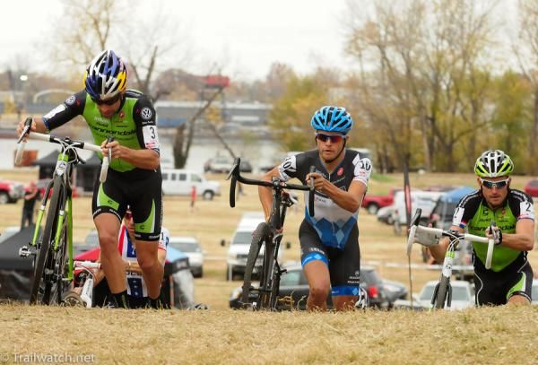 Tim Johnson (Cannondale) leading on a run-up on lap one
