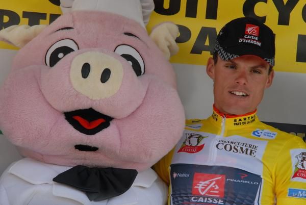 Oink, oink: Pigs can't fly but Luis Leon Sanchez (Caisse d'Epargne) can.