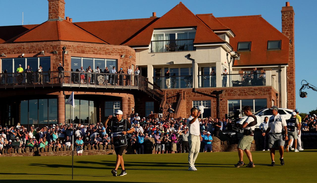 Schauffele waves to the crowd as he celebrates his win