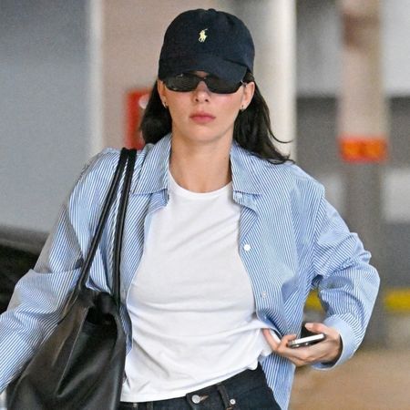 Kendall Jenner channels the Olsen twins at Sushi Park in flip-flops and dark-wash jeans.