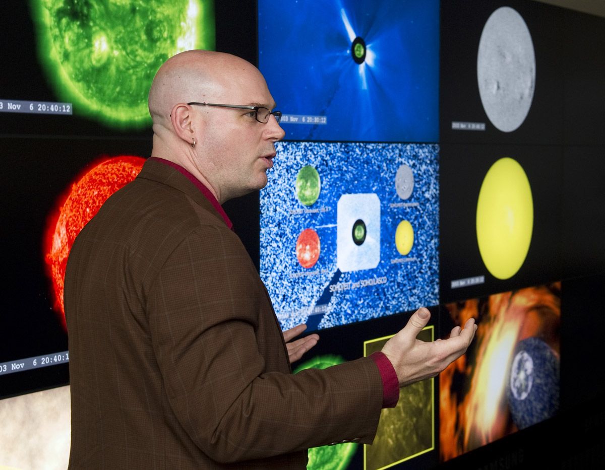 Inside NASA's Space Weather Tracking Center (Photos) | Space