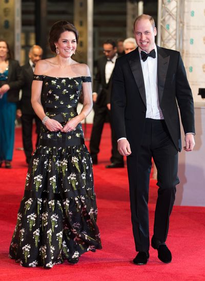 Red carpet, Carpet, Dress, Flooring, Clothing, Premiere, Fashion, Event, Formal wear, Suit,