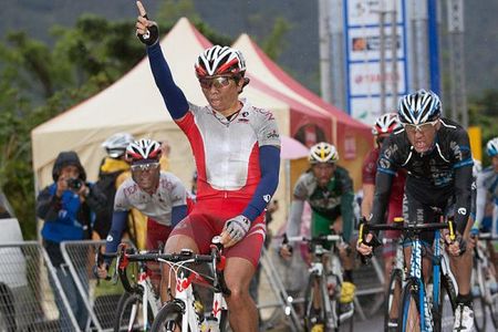 Taiji Nishitani (Japan) celebrates his stage win.