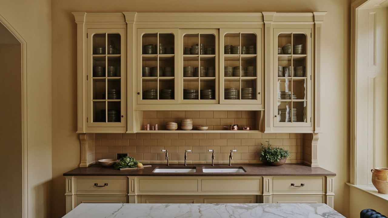 Traditional kitchen in Hay by Farrow &amp; Ball